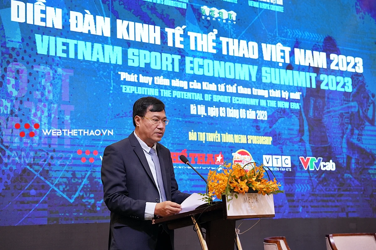 Director General Đặng Hà Việt giving the welcome address